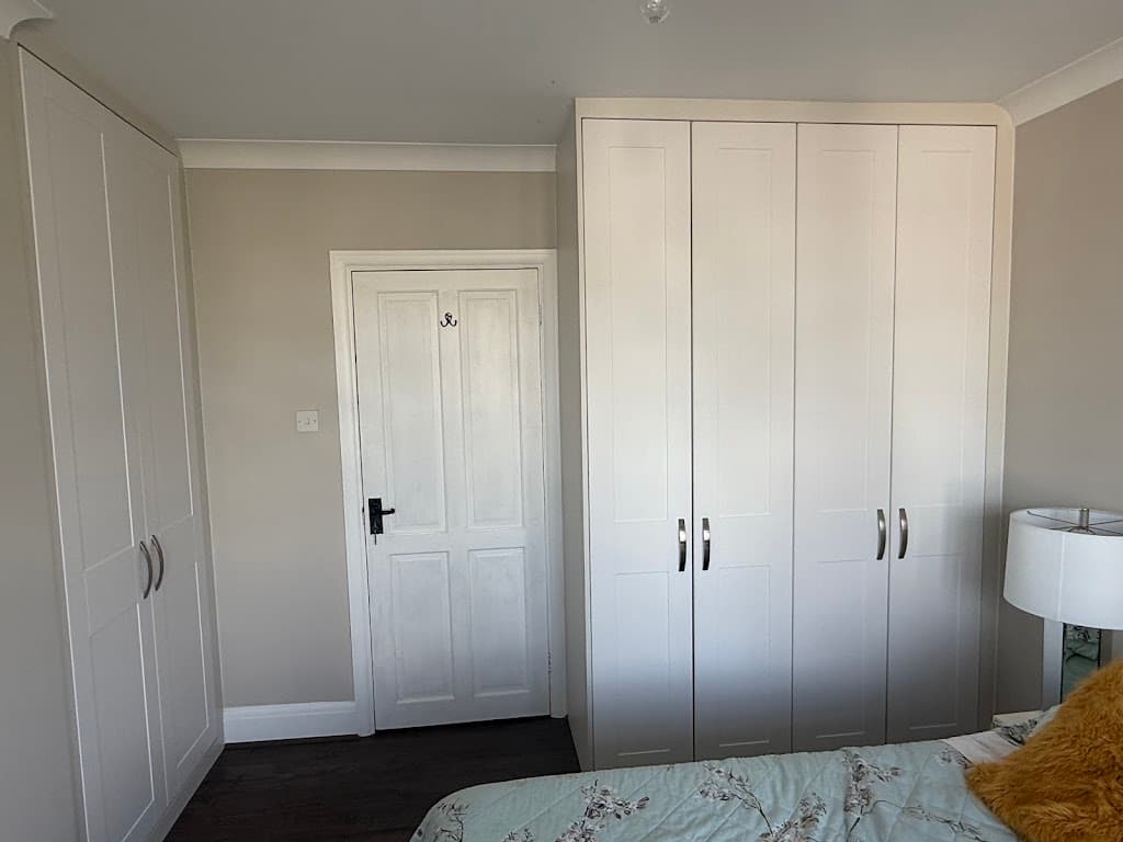 Seamless Lines Fitted Furniture