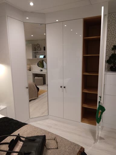 Hammonds Fitted Wardrobes, Sliding Wardrobes and Home Office Furniture — Customer photo